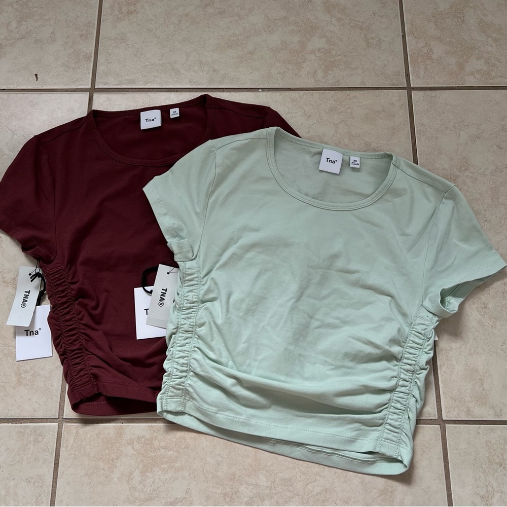 TNA Aritzia Chill Malibu Cropped T-Shirt Lot of 2 Size XS Ruched Sides NWT
